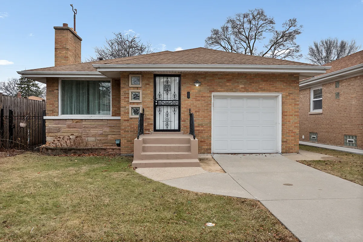 Building Photo - 5840 N Kimball Ave
