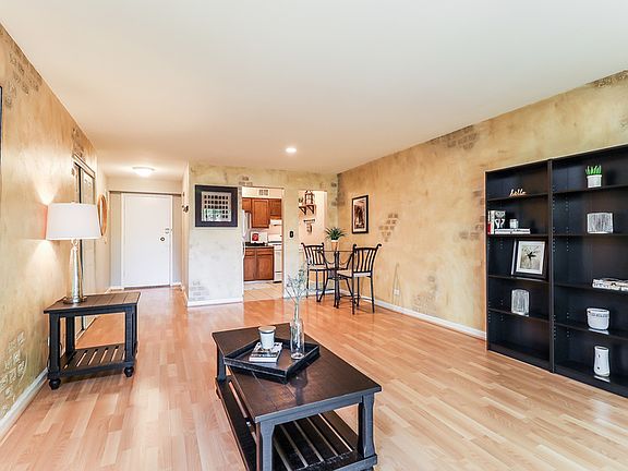 5th image of 5300 Carriageway Dr APT 109