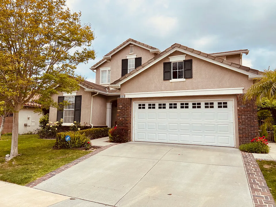 4281 Via Encanto