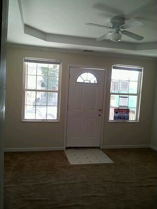 Entrance foyer with trey ceiling