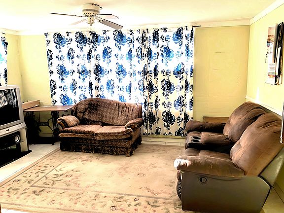 2nd image of 826 E Ventura Avenue