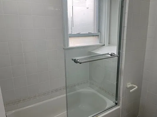 Rented by 18 REALTY | media 2