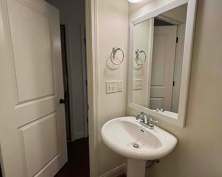 954 Lennox Blvd #1 — Photo 14