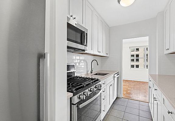 4th image of 69 5th Ave APT 7E