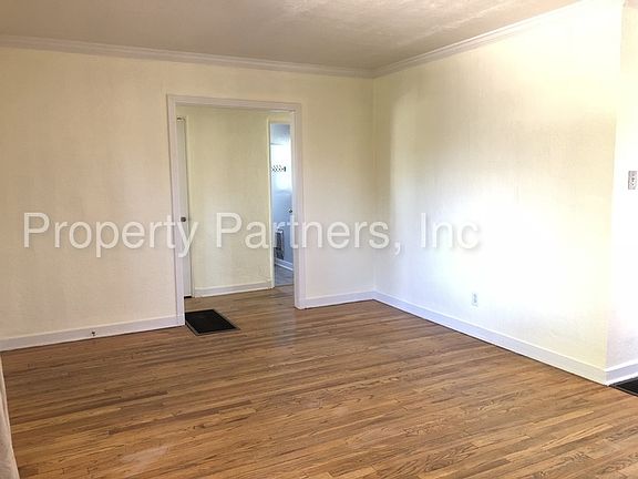 4th image of 1510 Coal Ave SE