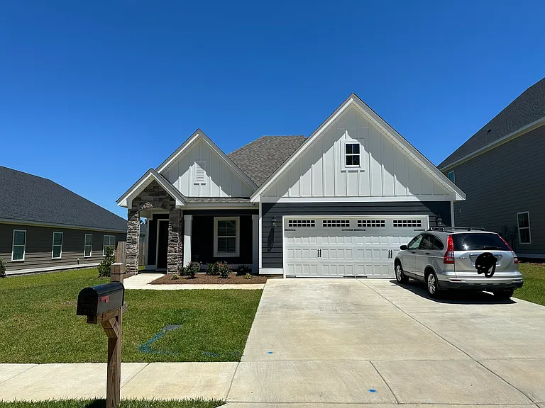 469 Paxton Loop — Photo 1
