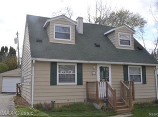 600 S Winding Dr, Waterford, MI 48328