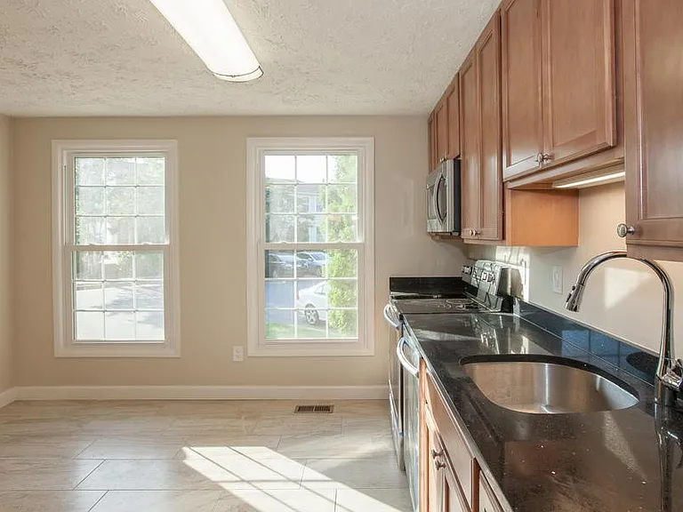2911 Bridgehampton Ct — Photo 17
