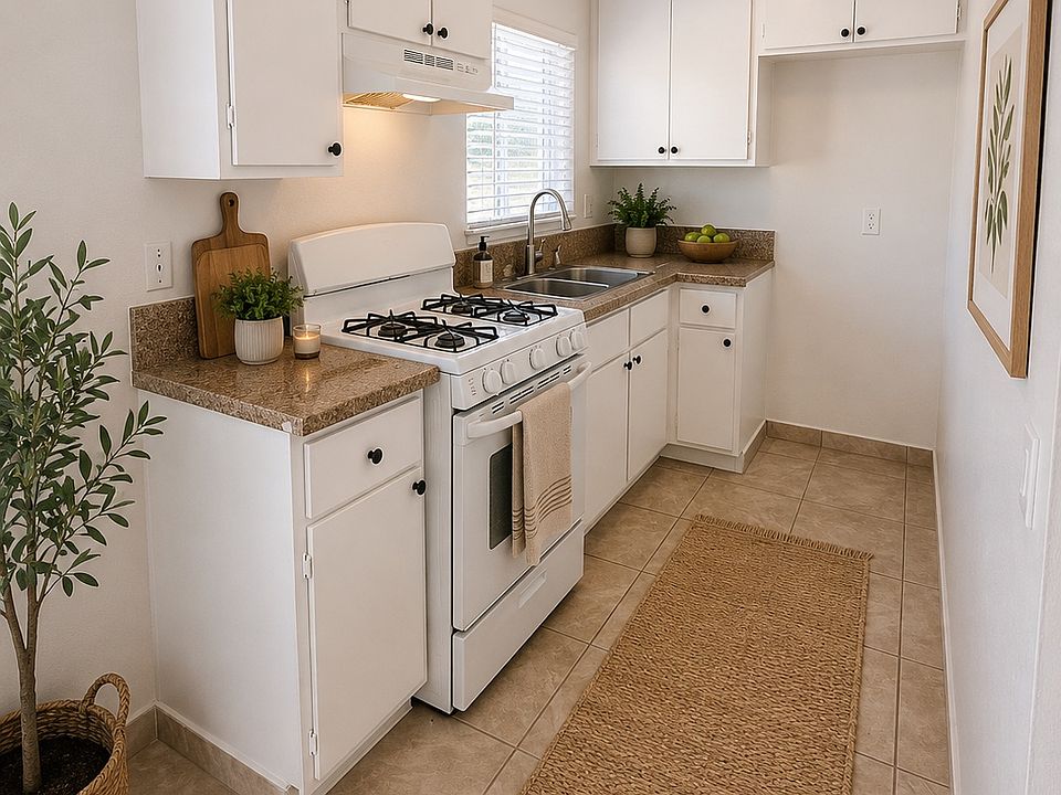 1st image of 7512 Vineland Ave #21