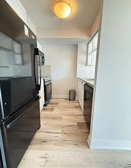 125 Village Green Sq #3908 — Photo 5