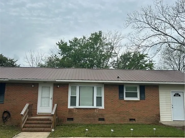 722 Berwick Dr, Fayetteville, NC 28314