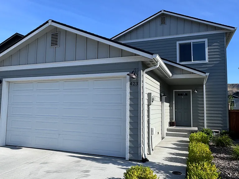 423 S Kansas Loop — Photo 1