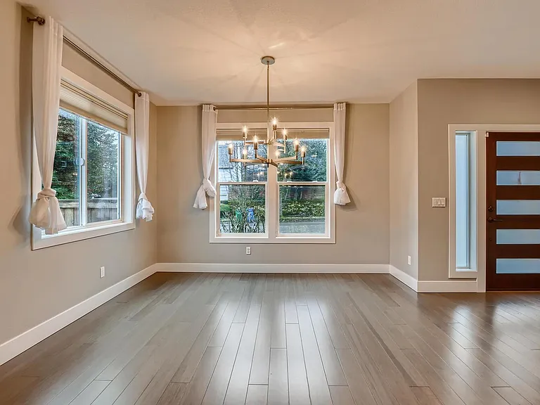 1225 NE Holland St — Photo 28