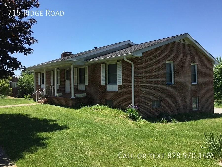715 Ridge Road- Dana 3 Bedroom — Photo 1