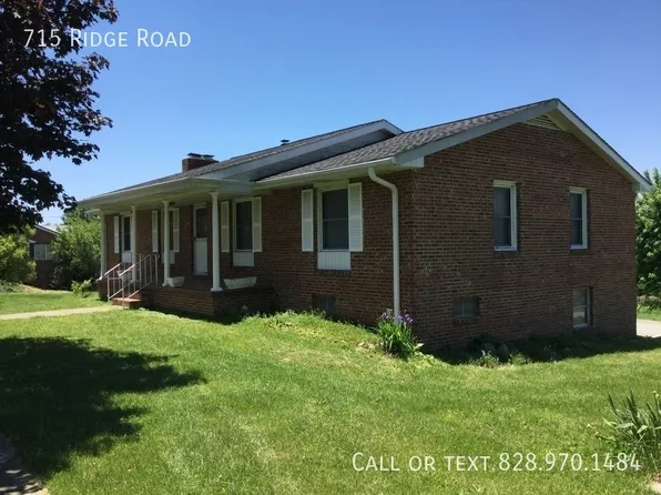 715 Ridge Rd, Hendersonville, NC 28792
