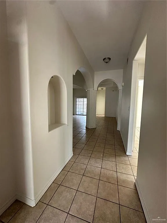 4 bed, 2.0 bath, 2274 sqft, $1,700 — Photo 2