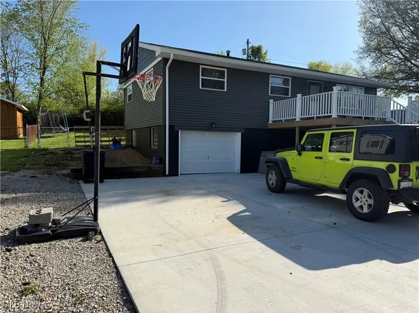 155 Elmwood Heights Rd, Williamstown, WV 26187