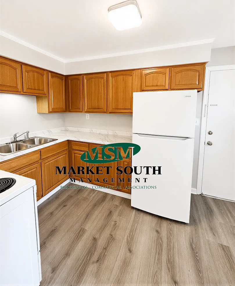 Midtown Savannah- Available Now! Appointment Needed To View! — Photo 4
