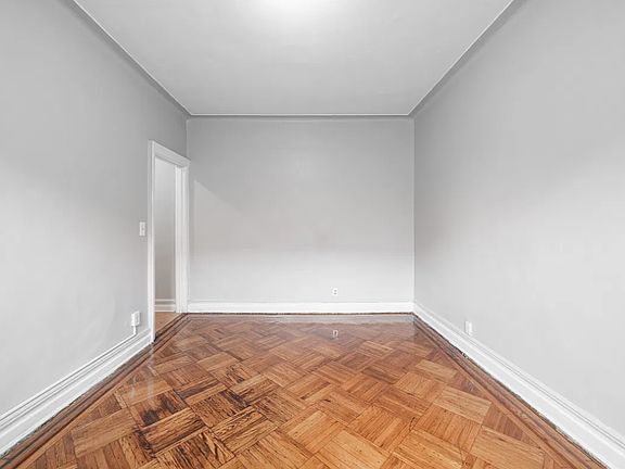 3rd image of 880 47th St APT D3