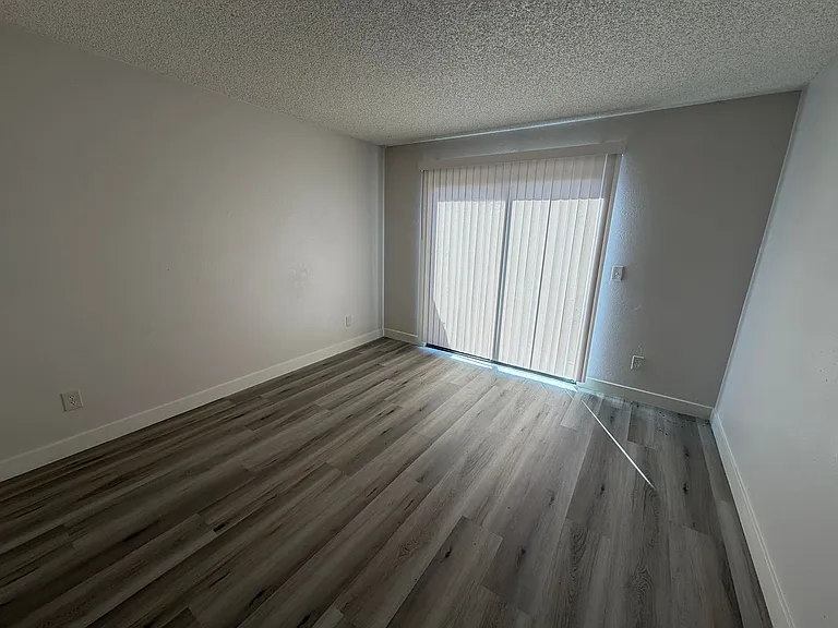 1215 Mews Ln — Photo 12