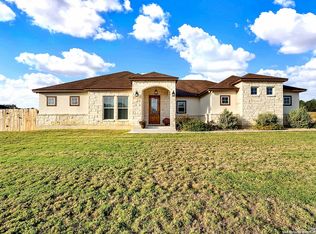 105 Medora Branch Dr, Floresville, TX 78114