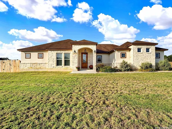105 medora branch, Floresville, TX 78114