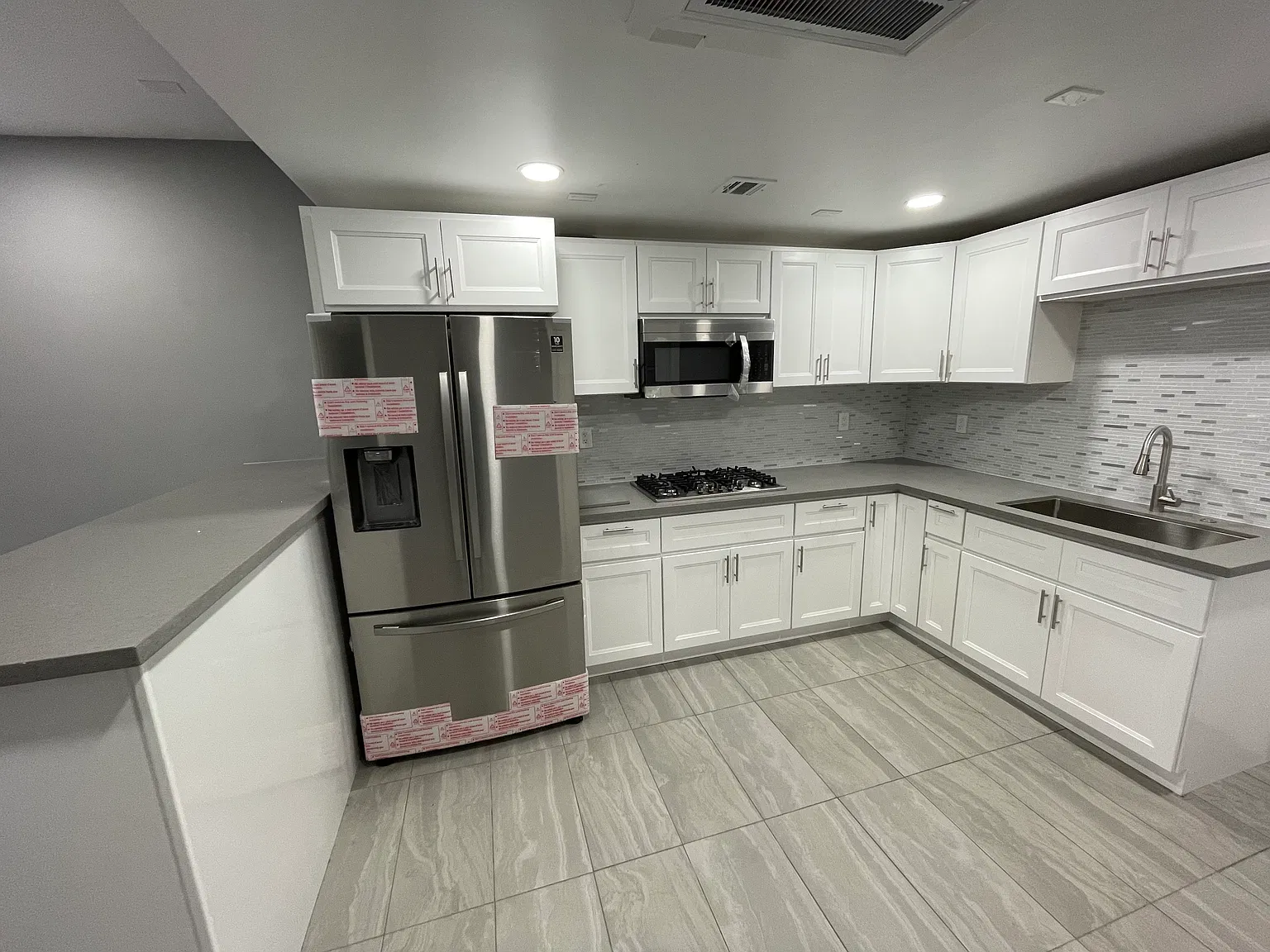 3 bed, 450 sqft, $3,350 — Photo 3