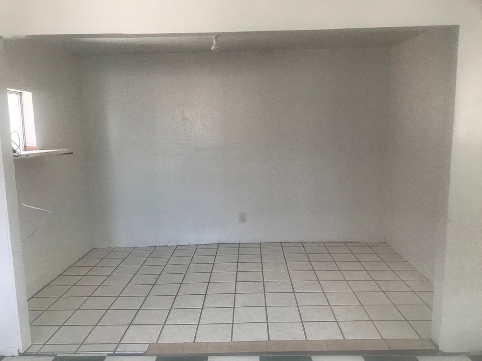 This was previously used as a bedroom, has cable installed in this room.