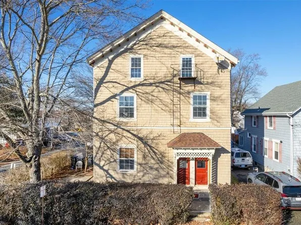 17 Davis St, Cumberland, RI 02864