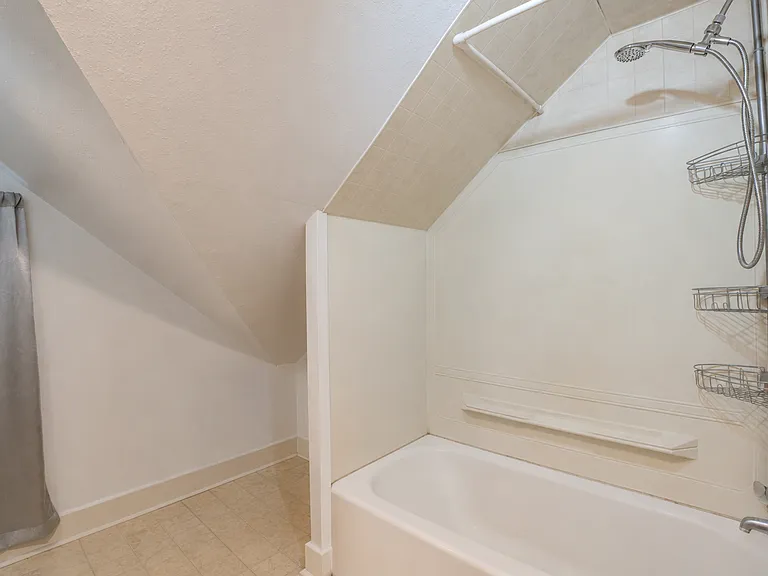 728 N Territorial Rd — Photo 10