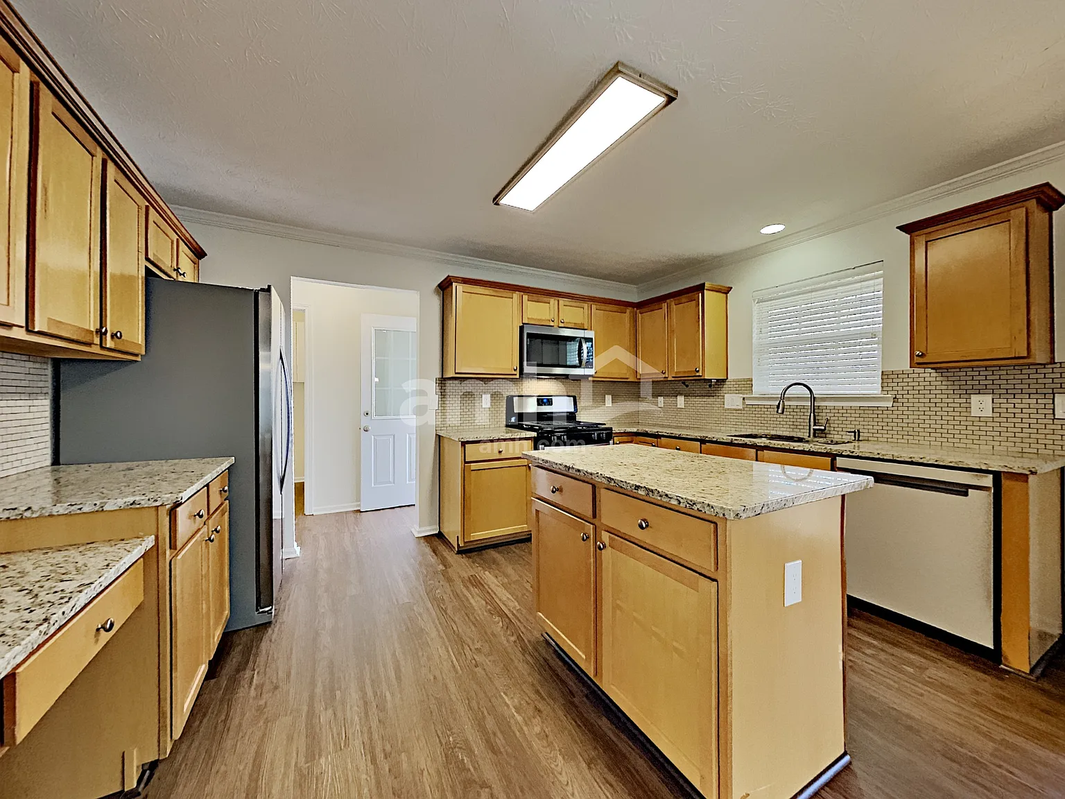 5 bed, 2.5 bath, 2750 sqft, $2,780 — Photo 3