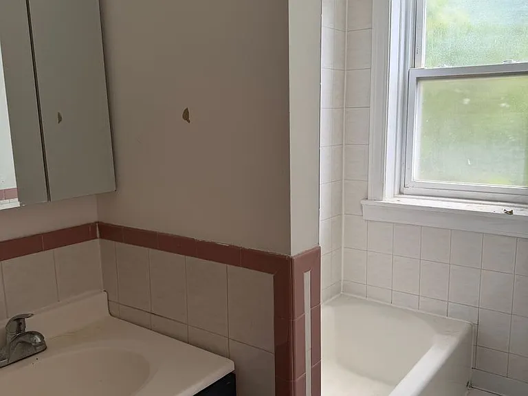 1942 W Montrose Ave #1 — Photo 5