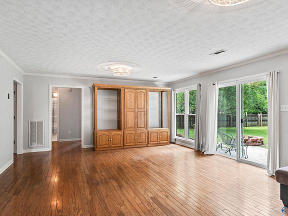 5th image of 122 Brooks Ln