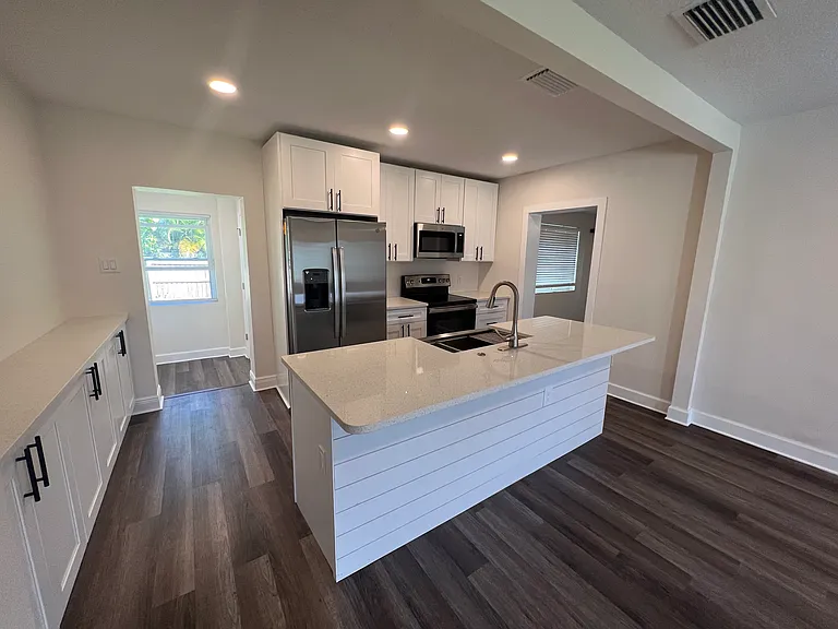 1715 W Grace St — Photo 2