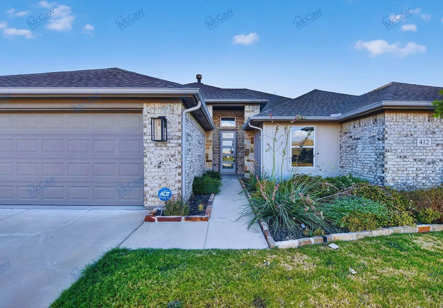 3 bed, 2.0 bath, 2136 sqft, $2,495 — Photo 2