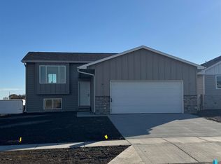 7109 E Syracuse St, Sioux Falls, SD 57110