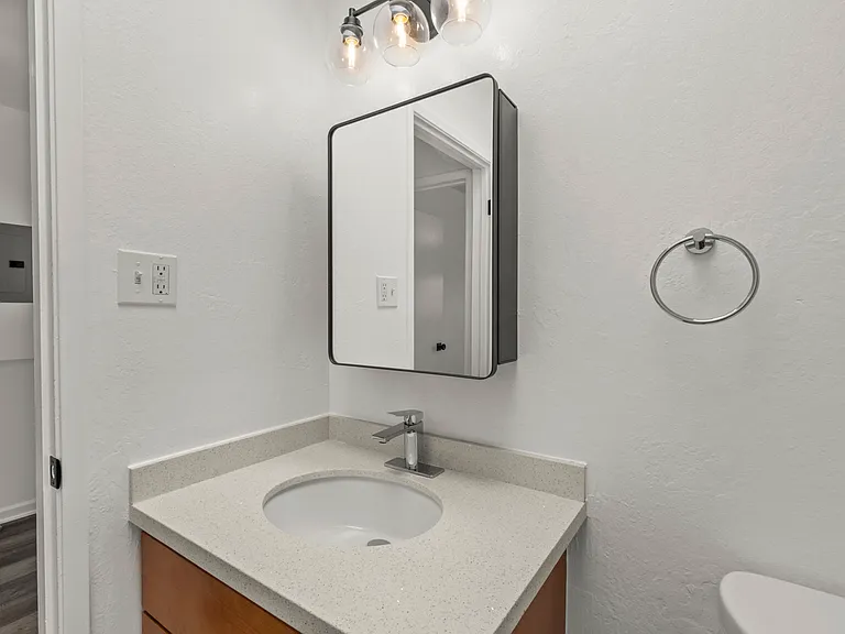 The Edgeworth Apartments — Photo 17