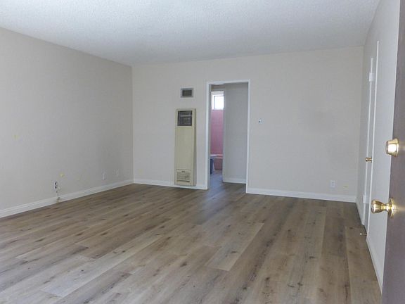 2nd image of 1622 Grismer Ave APT D