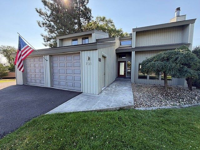 1st image of 731 Tamarack Ln