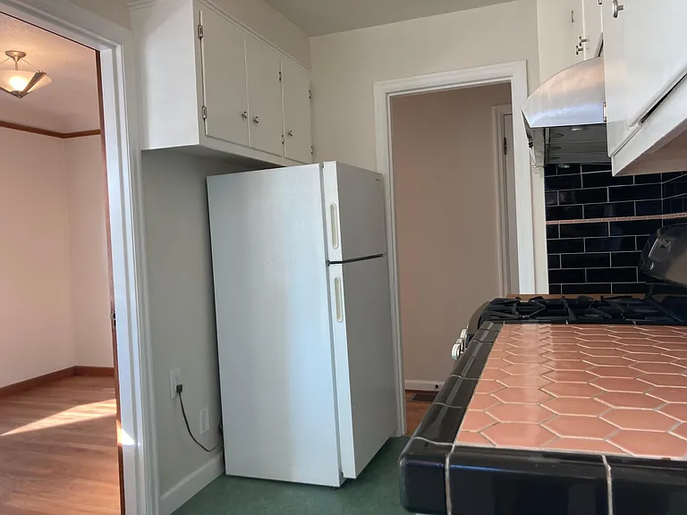 4407 SE Tibbetts St — Photo 8