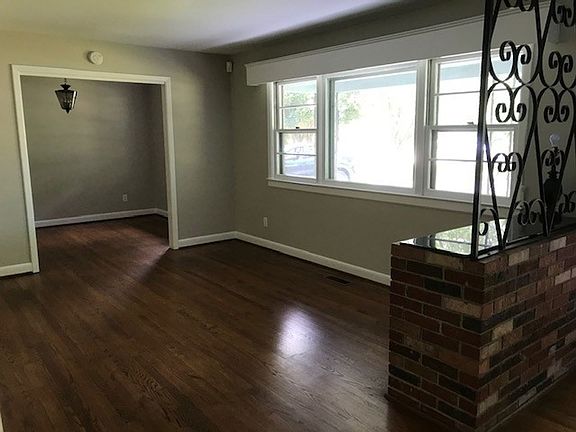 3rd image of 2808 Lyndon Ave