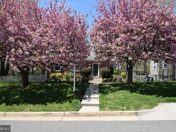 2nd image of 2918 Madison Pl