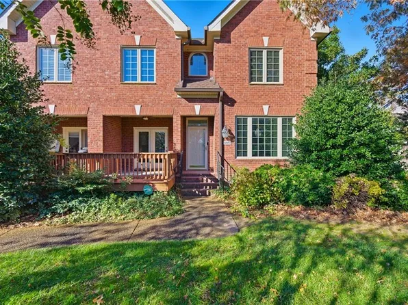 3223 Huntwick Ln, Virginia Beach, VA 23451