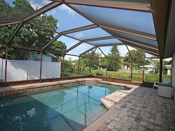 3rd image of 1794 Valencia Dr