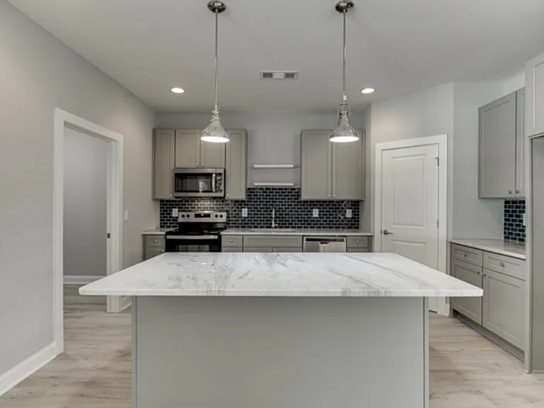 1641 E Broad St — Photo 8