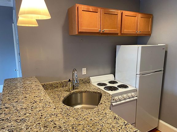 2nd image of 98 Charles St #11