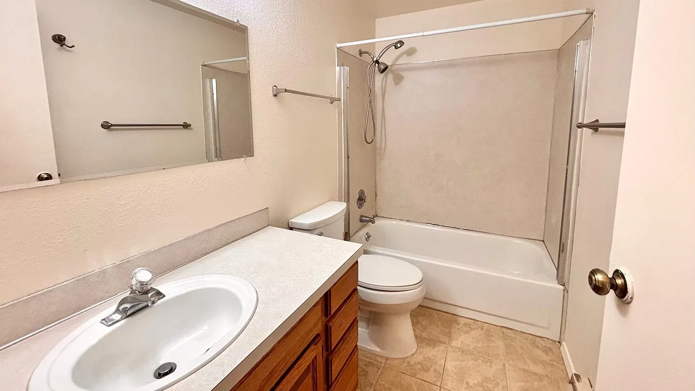 2 bed, 850 sqft, $1,575 — Photo 3