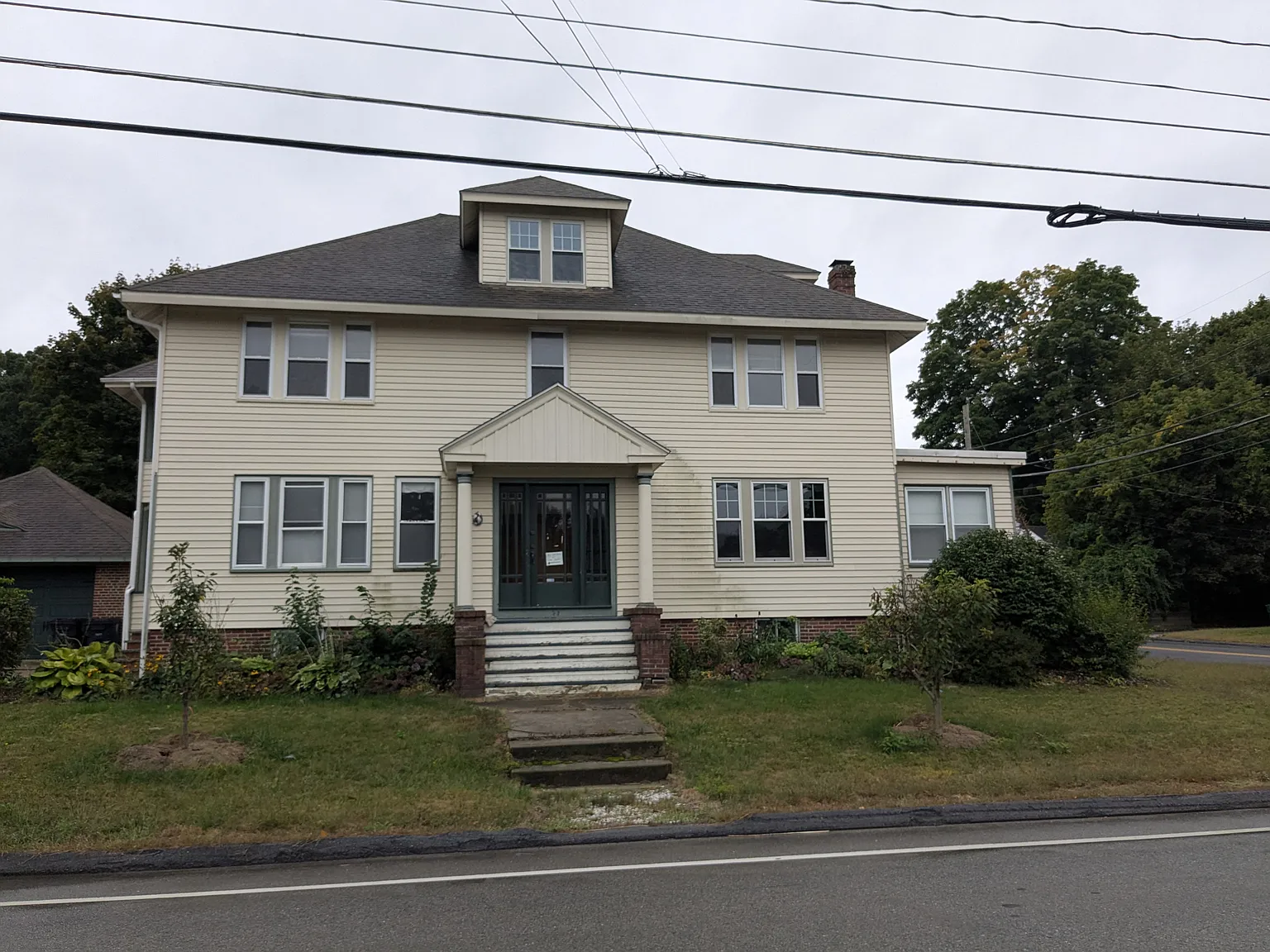3 bed, 1900 sqft, $3,400 — Photo 1