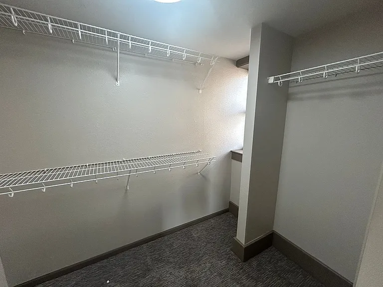Drake Court — Photo 31