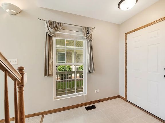 5th image of 16540 Knottingwood Ave